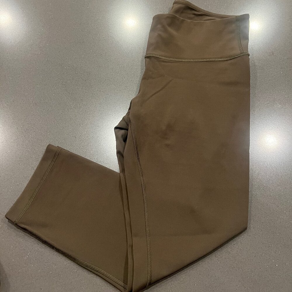 lululemon 23" Crop Size 8